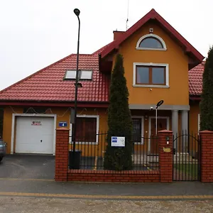 Dworek W Zieleni , Warszawa Polska